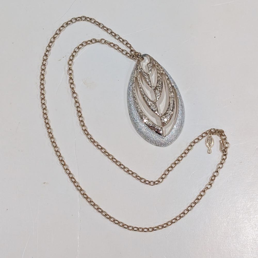 Sarah Coventry Vintage 1974 Aura Necklace Mixed Metal Leaf Pendant 24-in Chain